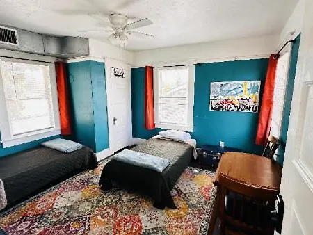 The Good Manor Hostel Fresno Exterior photo