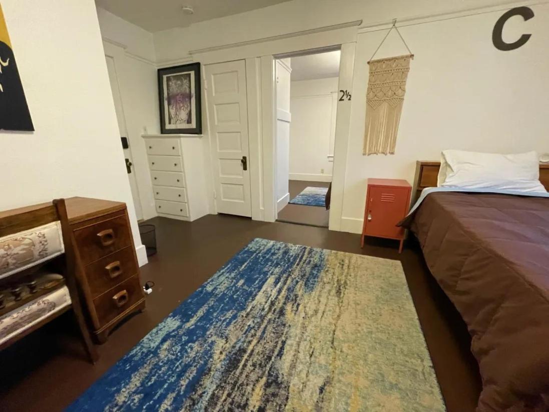 Hostel The Good Manor Fresno